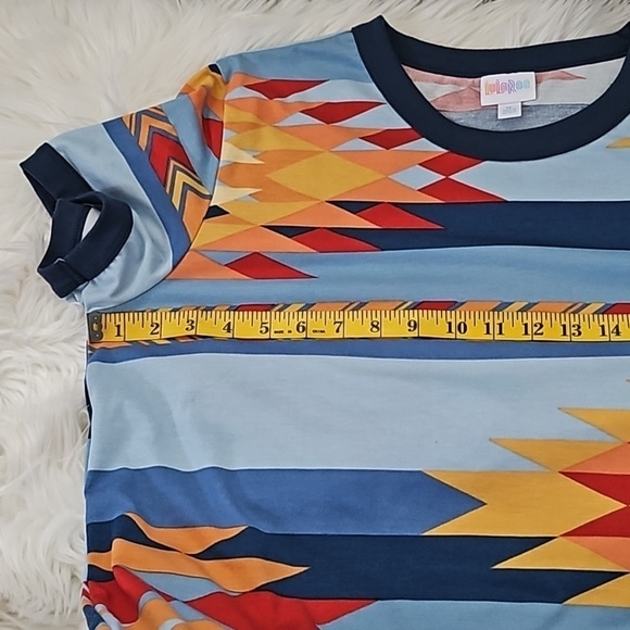 LuLaRoe Liv Crew Neck Short Sleeve Tee with Bold Print - Picture 11 of 16